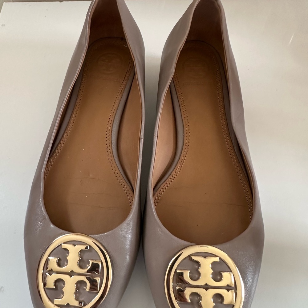Tory Burch Women's Taupe Flats